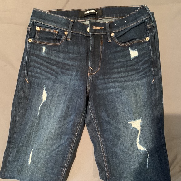 Like New!! Womens Dark Wash lightly distressed Mid Rise Stretch Legging Jean - Picture 2 of 3